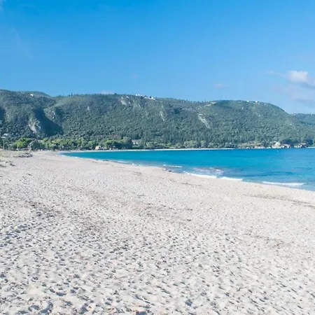 Beachfront Galazio Ваканционна къща